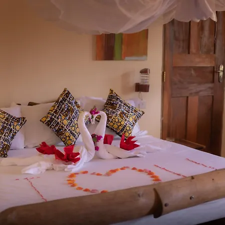 Lake Natron Maasai Giraffe Eco Lodge And Camping Mtowabaga Exterior photo